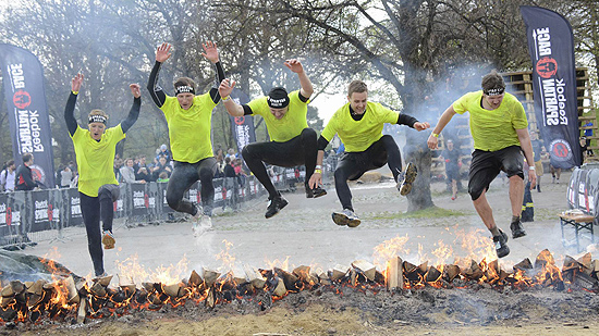 zuletzt vor dem Ziel der Fire Jump (©Foto: Ingrid Grossmann)